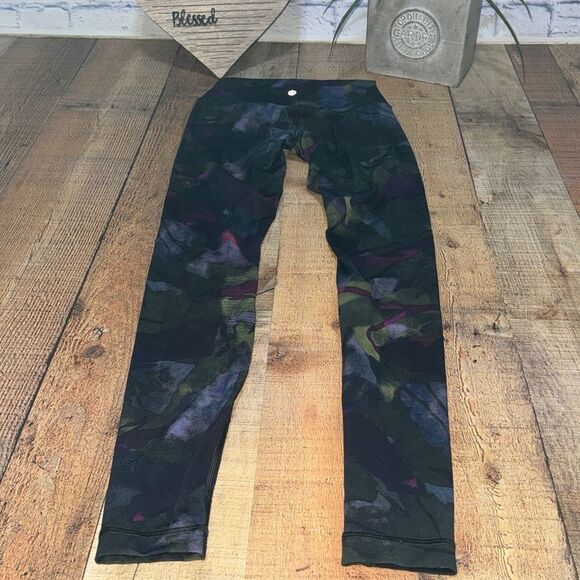 Lululemon Wunder Under Hi-Rise Tight Full-On Luxtreme 28"
Aura Dark Chrome Multi - Picture 3 of 13